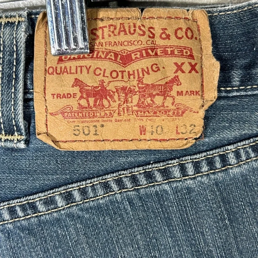 Levis 501 Straight Leg Button Fly Jeans Men's 40x32‎ Denim Blue Distressed Worn